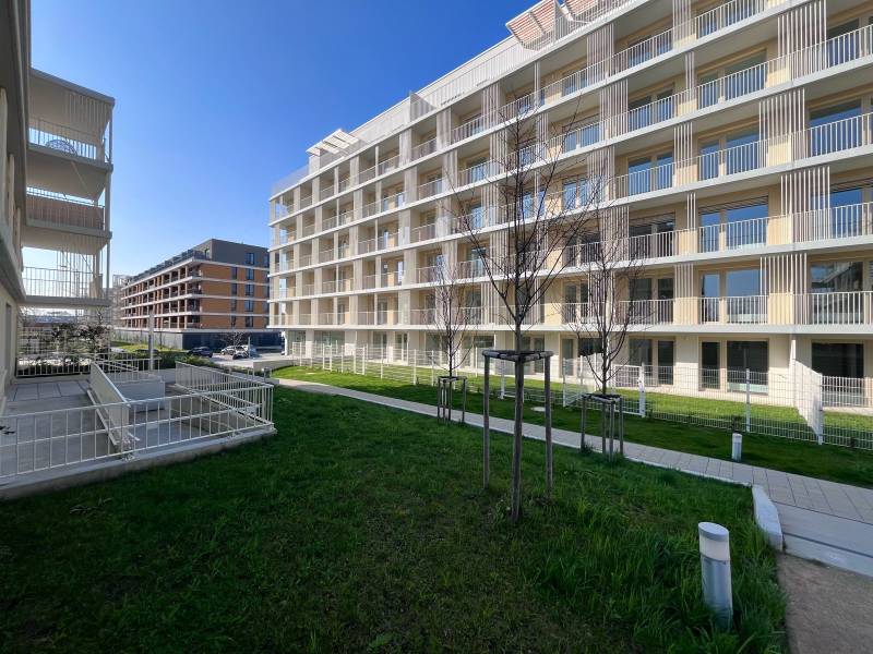 NUERA︱NOVÝ RUŽINOV - kompletne zariadený 2-izbový apartmán so záhradou - Nové bytové komplexy na Bajkalskej ulici v Bratislave - Ružinove, s udržiavanou zeleňou.