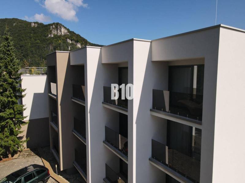 Posledný voľný APARTMÁN na kľúč - Rajecké Teplice - Bytový komplex na ulici M. R. Štefánika v Rajeckých Tepliciach, obklopený prírodou.