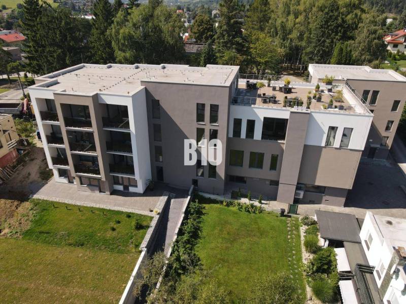 Posledný voľný APARTMÁN na kľúč - Rajecké Teplice - Bytový komplex na ulici M. R. Štefánika v Rajeckých Tepliciach obklopený zeleňou.