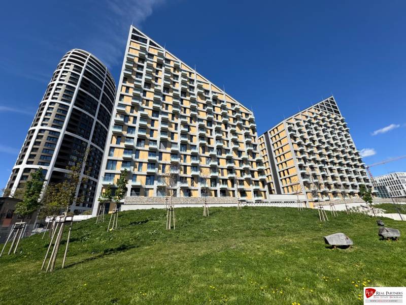 Prenájom 1-izbový byt s balkónom, METROPOLIS, Bratislava- Staré Mesto - Zeleň pred modernými bytovými domami na Bottovej ulici v Bratislave - Starom Meste.