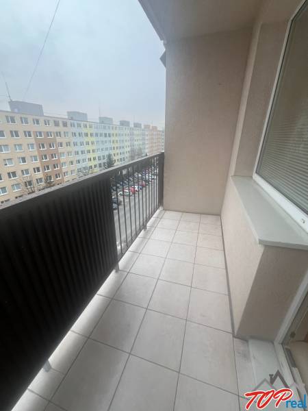 PRENÁJOM - Pekná garsónka Košice, Postupimská ulica - Balkón v garsónke na Postupimskej ulici, Košice - mestská časť Dargovských hrdinov.