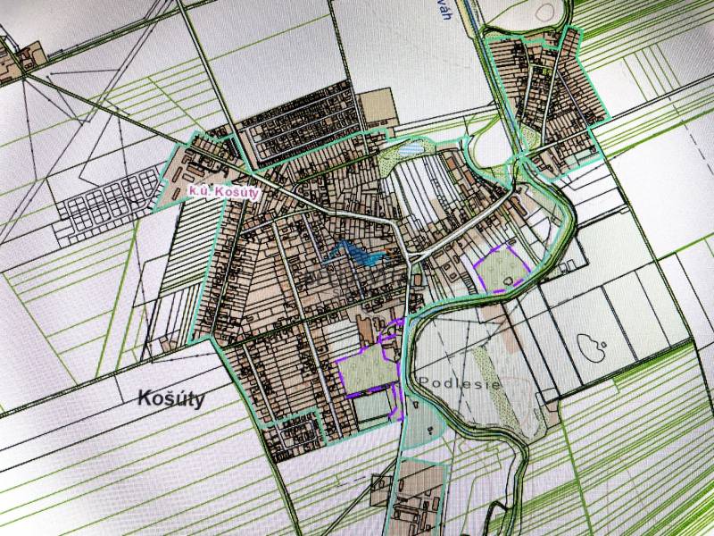 Zaujímavý pozemok v obci Košúty (záhrada) - Mapa Košút a okolí pozdĺž Košútskej, zachytáva záhrady a parceláciu územia.