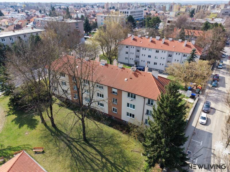EXKLUZIVNE - nadštandardný 3i byt, Vajanského 27, Piešťany - Letecký pohľad na okolie Vajanského ulice v Piešťanoch s výhľadom na 3-izbový byt.