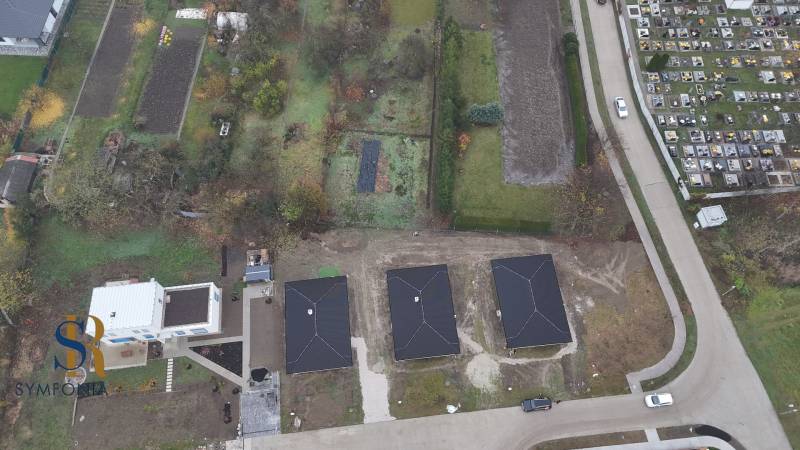 4-izbový rodinný dom Galanta – HODY - bez rezervačnej zálohy - Letecký pohľad na nové rodinné domy v Galante, vedľa záhrad a cintorína.