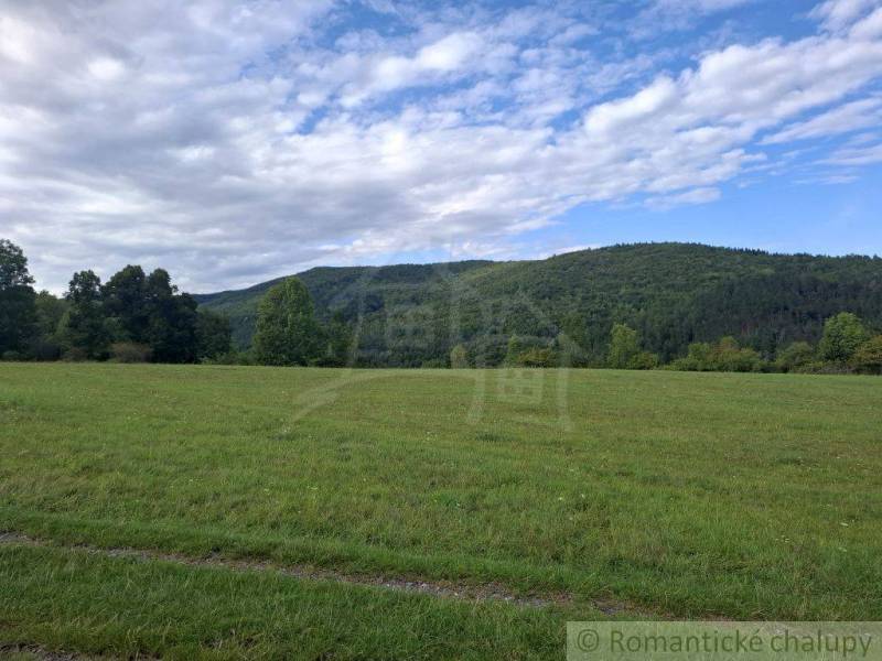 Veľký pozemok v srdci prírody pri Hornom Tisovníku - Zeleň a kopce v oblasti Horného Tisovníka ponúkajú možnosť pre pozemky - bývanie.