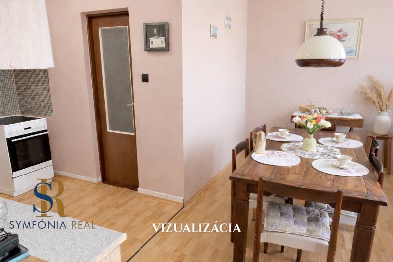 Miesto, ktoré dnes v meste nenájdete – 5i rodinný dom s potenciálom - Jedálenský kút v rodinnom dome s dreveným dekorom podlahy a rustikálnymi doplnkami.