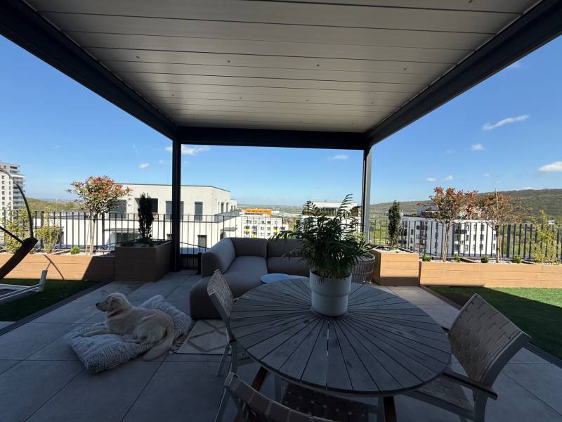 NUERA︱Penthouse s terasou s krásnymi výhľadmi v Dúbravke - Terasa 4-izbového bytu na Agátovej ulici v Bratislave - Dúbravke s výhľadom.