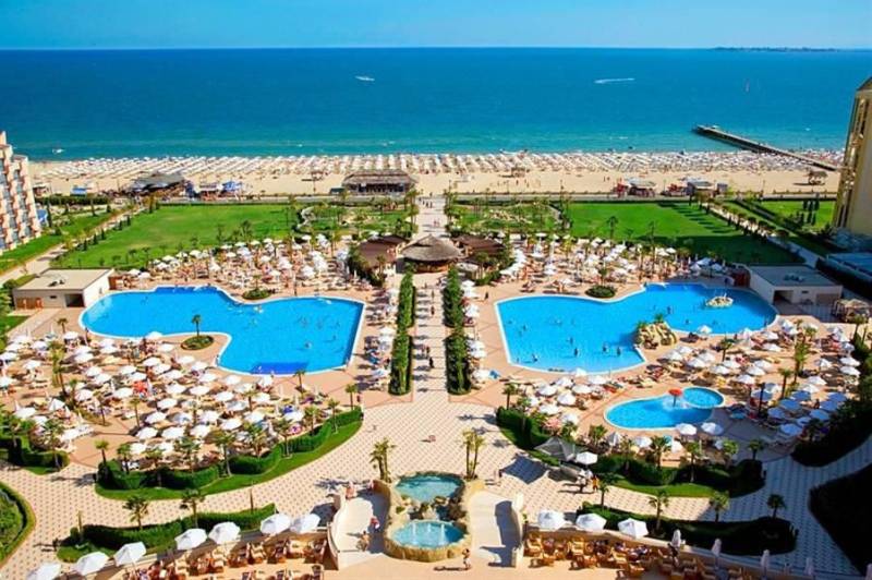 Štúdio DIT Majestic Beach Resort v 1. línií pri mori Bulharsko  - Bazény a piesočnatá pláž v Slnečnom pobreží poskytujú ideálne miesto na relax.