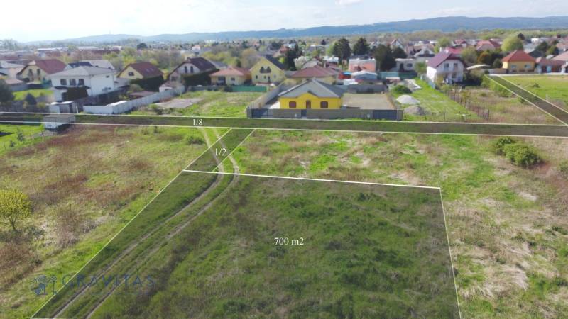 Stavebný pozemok v Bernolákove, Višňová ulica - Stavebný pozemok na ulici Višňová v blízkosti bývania, ideálny pre rodinný dom.
