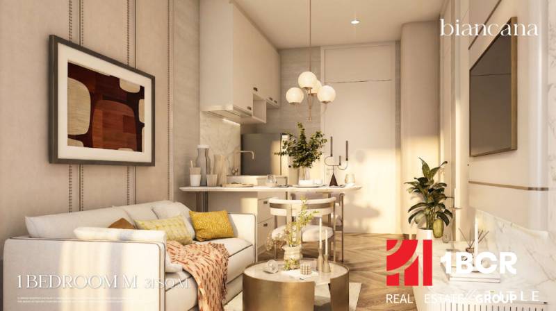 1 SPÁLŇOVÝ APARTMÁN BIANCANA PHUKET - Interiér 2-izbového bytu so svetlou podlahou s dreveným dekorom a moderným nábytkom.