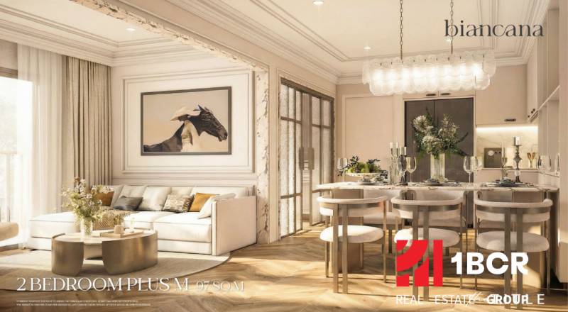 2 SPÁLŇOVÝ APARTMÁN BIANCANA PHUKET - Obývačka 3-izbového bytu s podlahou s dreveným dekorom a elegantným jedálenským kútom.