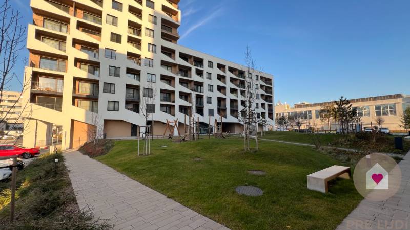 BA/PETRŽALKA-Prenájom moderného 2i bytu s lodžiou+parking-Kopčianka - Bytový dom na Ul. Závodu Matador v Bratislave - Petržalke obklopený zeleňou.