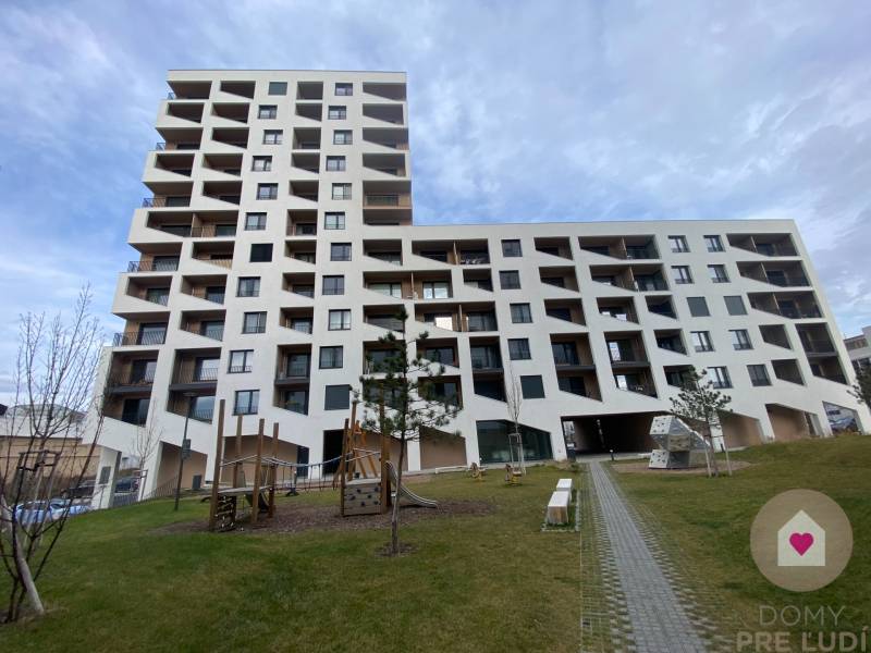 BA/PETRŽALKA-Prenájom moderného 2i bytu s lodžiou+parking-Kopčianka - Bytový dom na Ul. Závodu Matador v Bratislave - Petržalke s detským ihriskom.