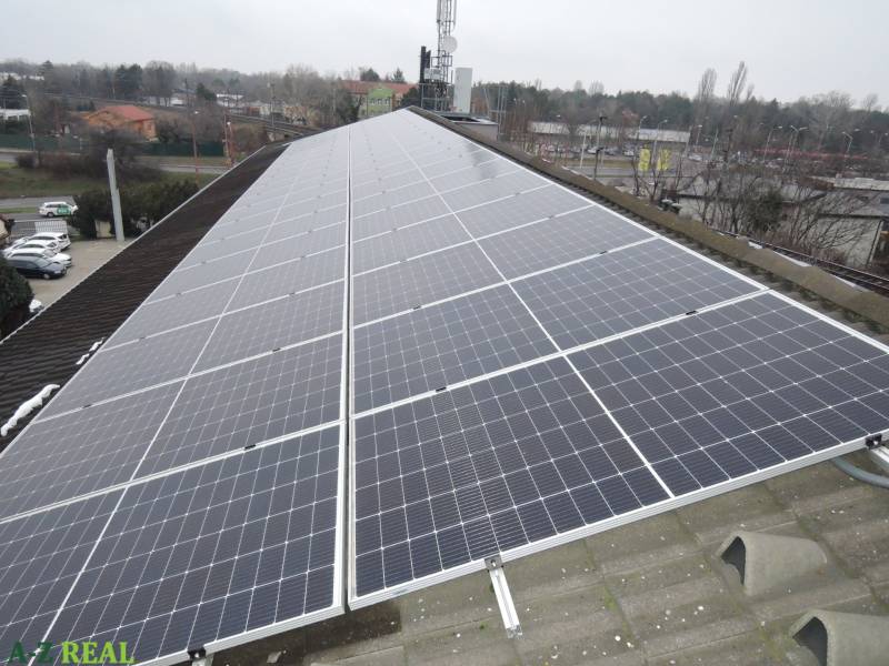 Prenájom kancelárií s TERASOU a výborným parkovaním, 264 m2, Ružinov - Solárne panely na streche v Bratislave - Ružinove na ulici Nové záhrady.