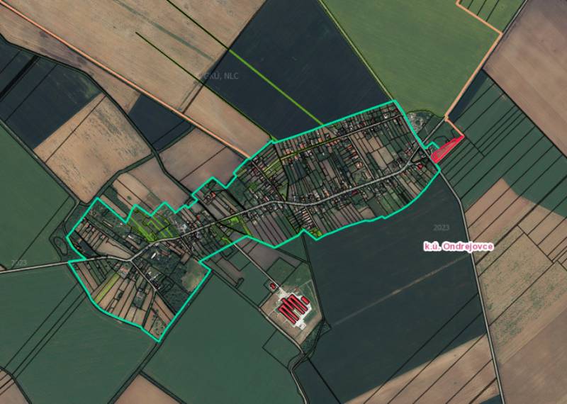 Ondrejovce – 4.665 m2 POZEMOK na rekreačnú chatu na hranici obce - Letecká mapa Záhrad v Ondrejovciach ukazuje polia a rozmiestnenie budov.