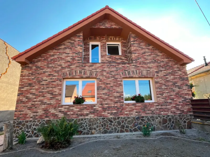 I Predaj štýlového tehlového domu v Rajke pri Bratislave - 3.webp