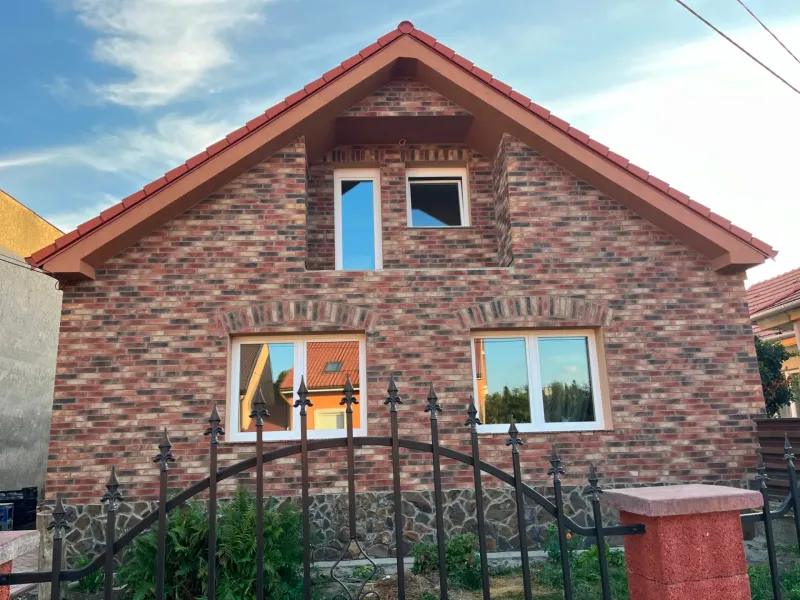 I Predaj štýlového tehlového domu v Rajke pri Bratislave - 1.webp