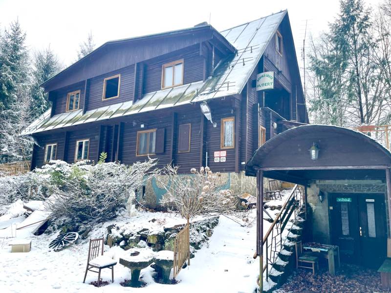 I Investičná príležitosť – Hotel v Modre - Drevený penzión obklopený snehom na Piesku v Modre, Hotely a penzióny v prírode.