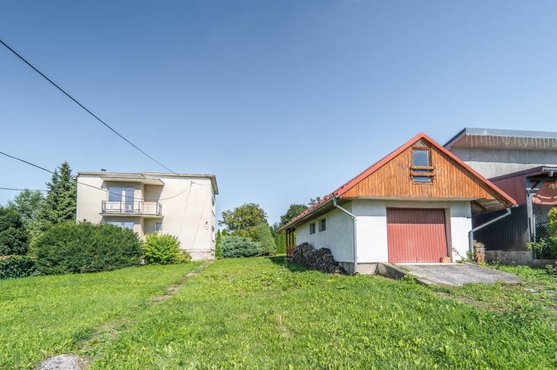 I Na predaj dvojposchodový 5i rodinný dom pri Žiline - Rodinný dom na M. Chmeliara v Lietavskej Lúčke so záhradou a garážou.