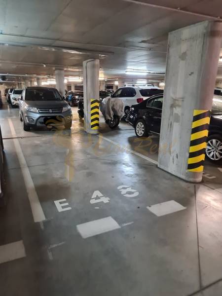 3-izb. byt, Nevädzová ul., Ružinov, Retro - Podzemné parkovisko s parkovacími miestami a stĺpmi, 3-izbový byt, Bratislava - Ružinov, Nevädzová.
