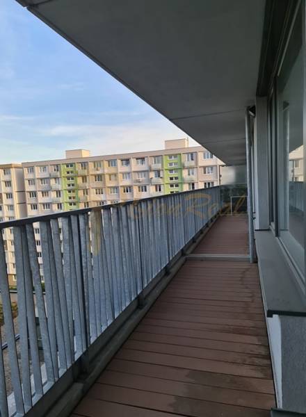 3-izb. byt, Nevädzová ul., Ružinov, Retro - Balkón v 3-izbovom byte na Nevädzovej ulici v Bratislave - Ružinove.