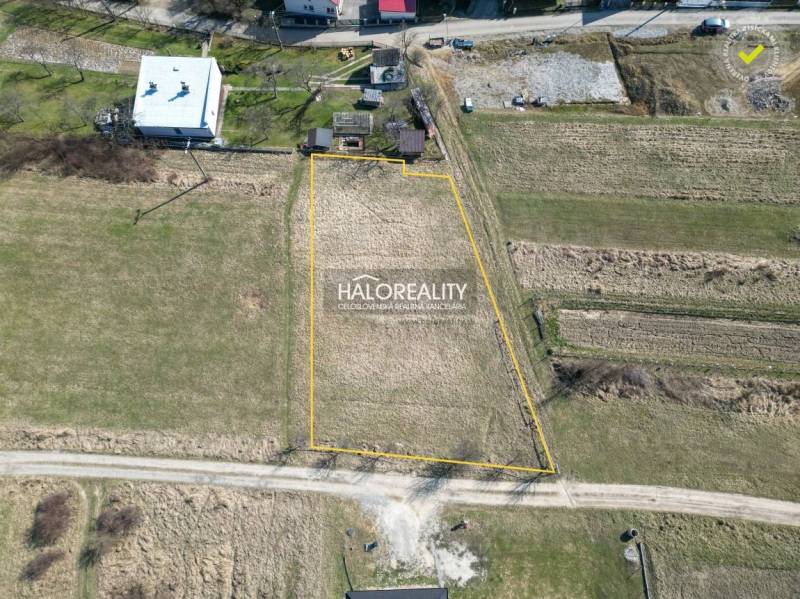 Predaj, krásny pozemok pre rodinný dom 1068 m2 Papra... - Pozemky na bývanie v Papradne obklopené zeleňou a spevnenou cestou.