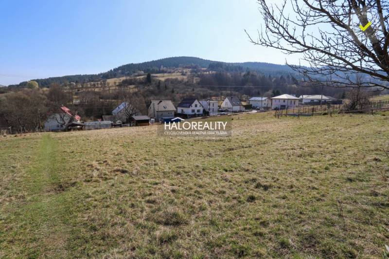 Predaj, krásny pozemok pre rodinný dom 1068 m2 Papra... - Pozemky - bývanie v Papradne s výhľadom na kopce a okolitú prírodu.