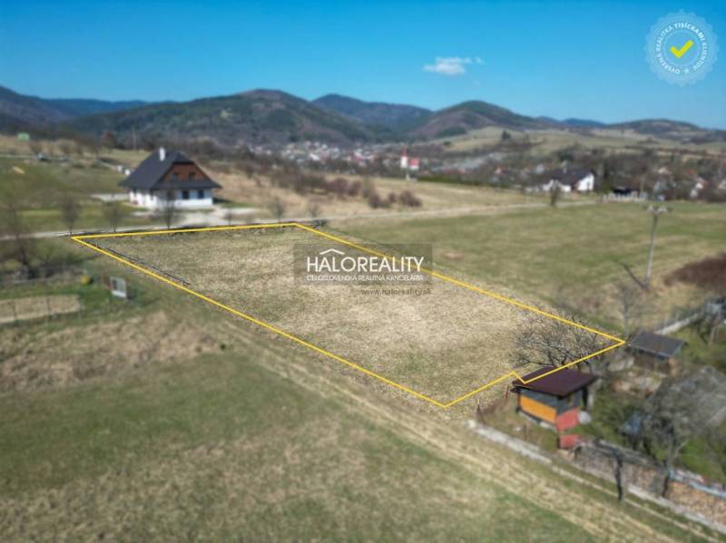 Predaj, krásny pozemok pre rodinný dom 1068 m2 Papra... - Pozemky na bývanie v Papradne obklopené malebnou krajinou a kopcami.