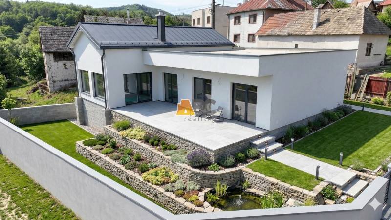 Novostavba bungalovu v Lukavici len 10 minút od BB aj ZV - Rodinný dom na Lukavickej ulici v Lukavici so záhradou a terasou s výhľadom.