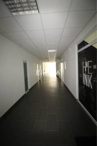 NA PRENÁJOM kancelária na námestí v 