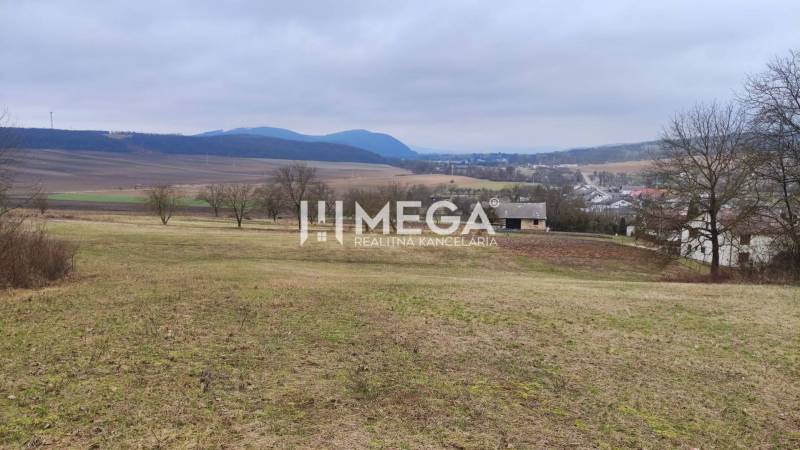 ZNÍŽENIE CENY-PREDAJ VEĽKÉHO POZEMKU (7.048 m2) v  obci Tovarnianska P - Krajina Tovarnianskej Polianky s pozemkami na bývanie, obklopená prírodou a kopcami.