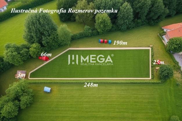 EXKLUZÍVNE NA PREDAJ: Rozsiahly pozemok, Ondavské Matiašovce - Pozemky - bývanie v Ondavských Matiašovciach s presnými rozmermi medzi zeleňou a stromami.