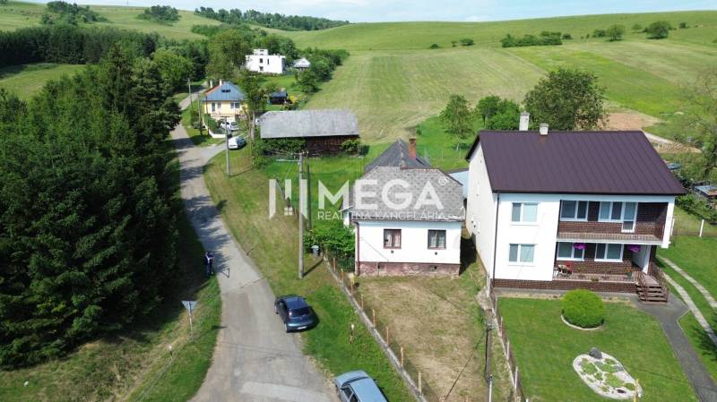 EXKLUZÍVNE NA PREDAJ: Rozsiahly pozemok, Ondavské Matiašovce - Rodinné domy v Ondavských Matiašovciach obklopené zeleňou, ideálne pre pozemky-bývanie.