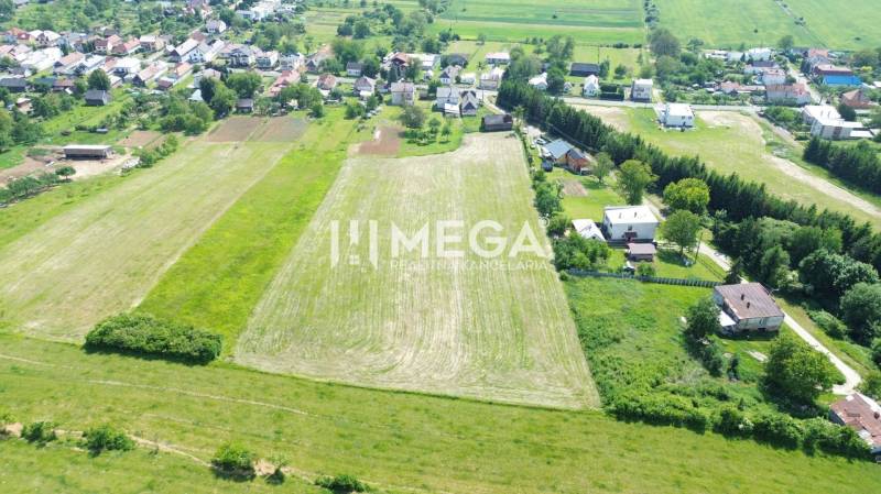 EXKLUZÍVNE NA PREDAJ: Rozsiahly pozemok, Ondavské Matiašovce - Letecký pohľad na pozemky v Ondavských Matiašovciach vhodné na bývanie obklopené zeleňou.