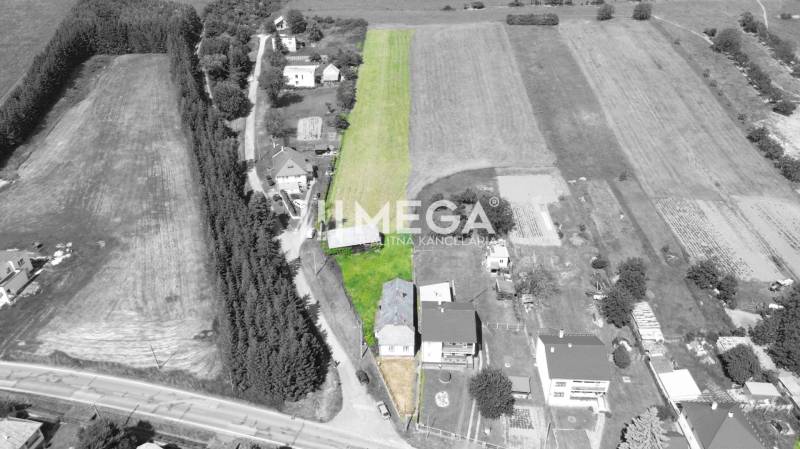 EXKLUZÍVNE NA PREDAJ: Rozsiahly pozemok, Ondavské Matiašovce - Letecký pohľad na pozemky určené na bývanie v Ondavských Matiašovciach, obklopené zeleňou.