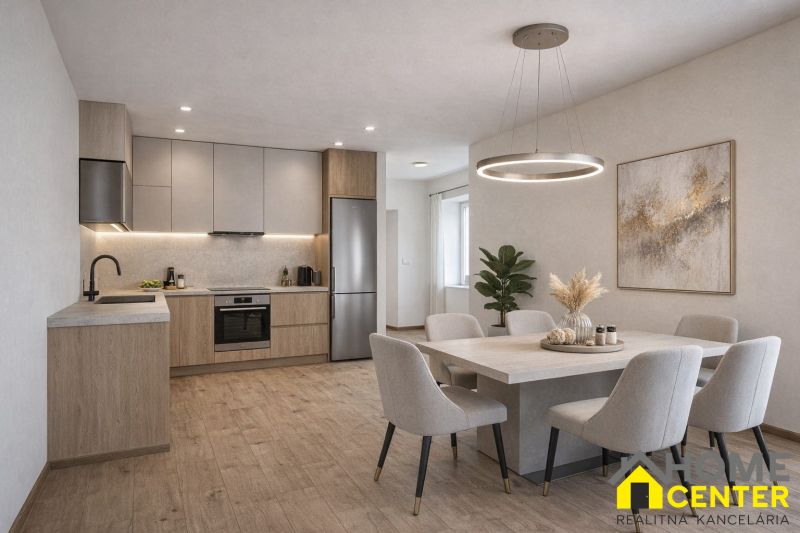 PREDAJ: Rodinný dom po rekonštrukcii /700 m2 pozemok/ Zemianska Olča - Kuchyňa s jedálňou v Rodinnom dome, podlaha s dreveným dekorom, elegantné zariadenie.
