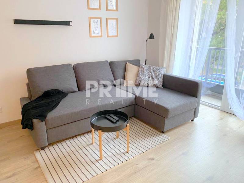 ŠTÝLOVÝ 2i byt, NOVOSTAVBA, BALKÓN, PARKIN, Paričková ulica, NIVY - Na ulici Páričkova je útulný 2-izbový byt s balkónom, gaučom a príjemnou atmosférou.