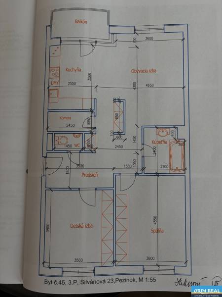 PREDAJ PRIESTRANNÉHO 3 IZB. BYTU NA MUŠKÁTE S GARÁŽOVÝM STÁTIM - Pôdorys 3-izbového bytu na Silvanovej ulici v Pezinku s balkónom a komorou.