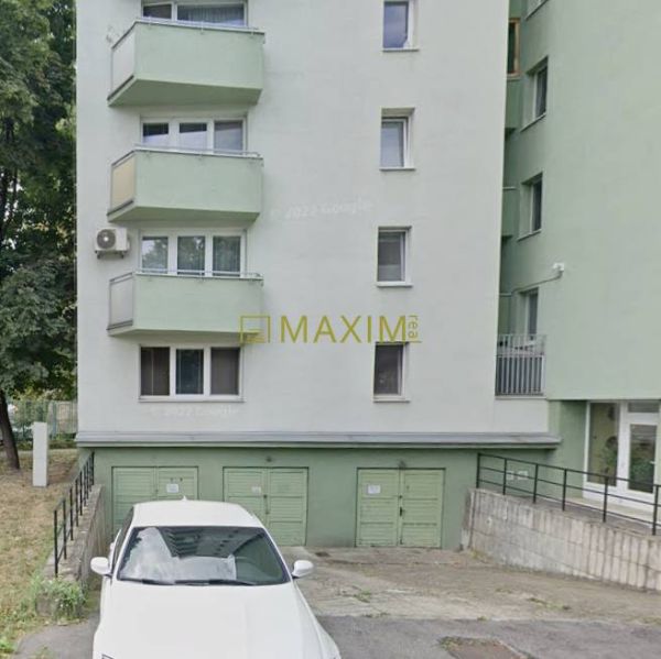 Samostatná garáž na ulici Ružová dolina v Bratislave