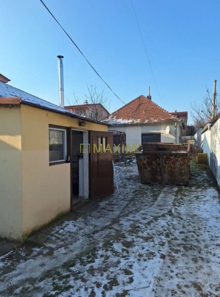 Ponúkame na predaj stavebný pozemok na ulici Hlbinná