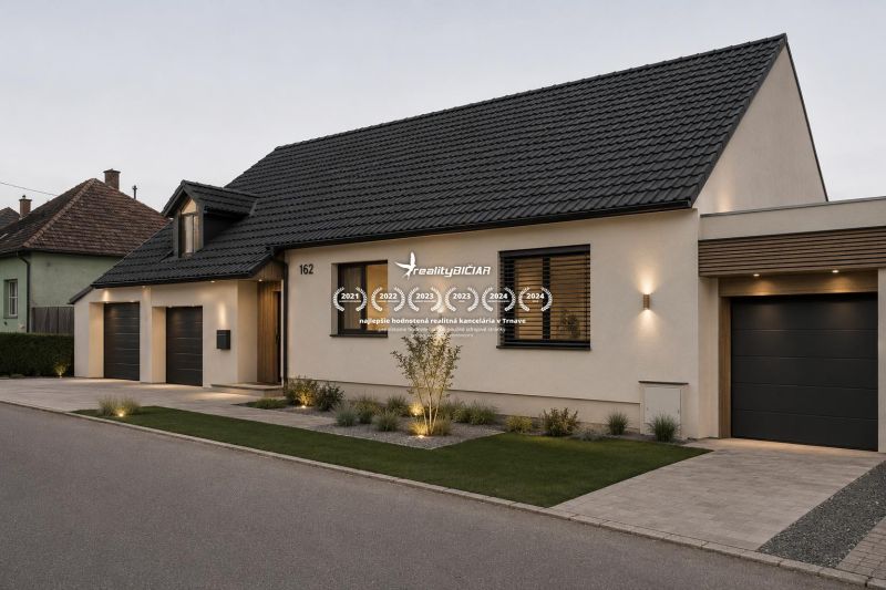 NOVÁ CENA - 5-izbový rodinný dom, dve garáže a krásny pozemok Špačince - Rodinný dom v Špačinciach na Špačinskej ulici s dvomi garážovými bránami.