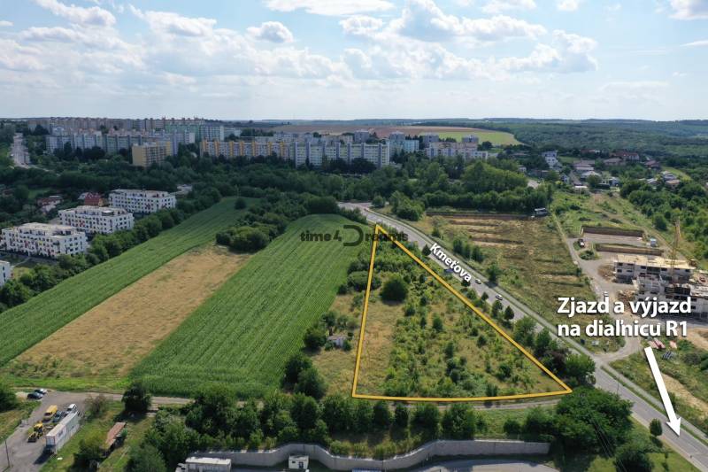 NA PREDAJ pozemky na výstavbu bytoviek Nitra - Pozemky - bývanie v Nitre, Klokočina, s výhľadom na okolité bytovky a zeleň.