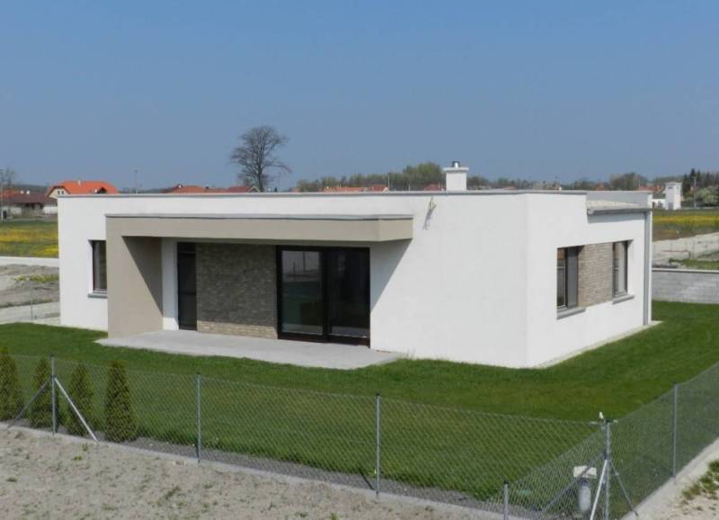 NOVOSTAVBA!!! Moderný nízkoenergetický 4 izbový rodinný dom vysokej kv - Na ulici Dolný Bar, rodinný dom s trávnikom v pokojnej štvrti s plotom.