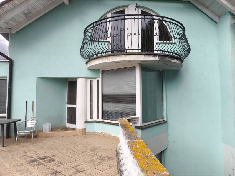 EXKLUZÍVNE LEN U NÁS! - Veľký rodinný dom - Dunajská Streda - Rodinný dom v Dunajskej Strede na ulici Pókatelek s priestrannou terasou a balkónom.