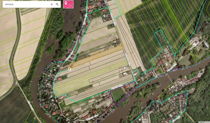 ☎️ 0918197701-IBA U NÁS !!  Na predaj investičný pozemok na výstavbu 1 - Letecký pohľad na pozemky a rieku v regióne Jahodnej, Zvláštne nehnuteľnosti.