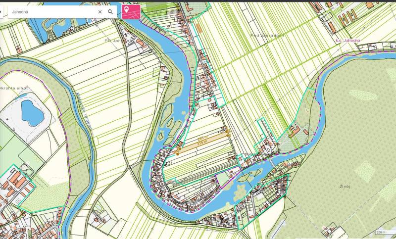 ☎️ 0918197701-IBA U NÁS !!  Na predaj investičný pozemok na výstavbu 1 - Mapa Jahodnej znázorňuje rieku a okolité zvláštne nehnuteľnosti blízko poľnohospodárskej krajiny.