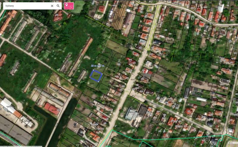 ☎️ 0918197701-Na predaj slnečný stavebný  pozemok vhodný na výstavbu r - Letecký pohľad na pozemky bývania v obci Vydrany s vyznačením hraníc parciel.