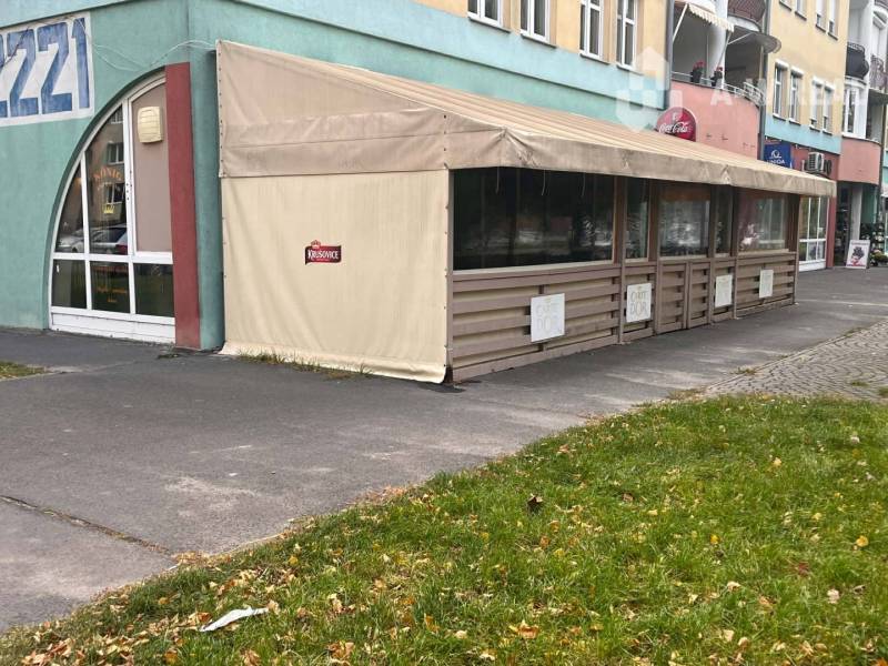 ☎️ 0918/197 701 SUPER INVESTÍCIA !  Znížená cena !!Obchodný priestor n - Obchodné priestory v Dunajskej Strede s vonkajším posedením a značkami nápojov a zmrzliny.