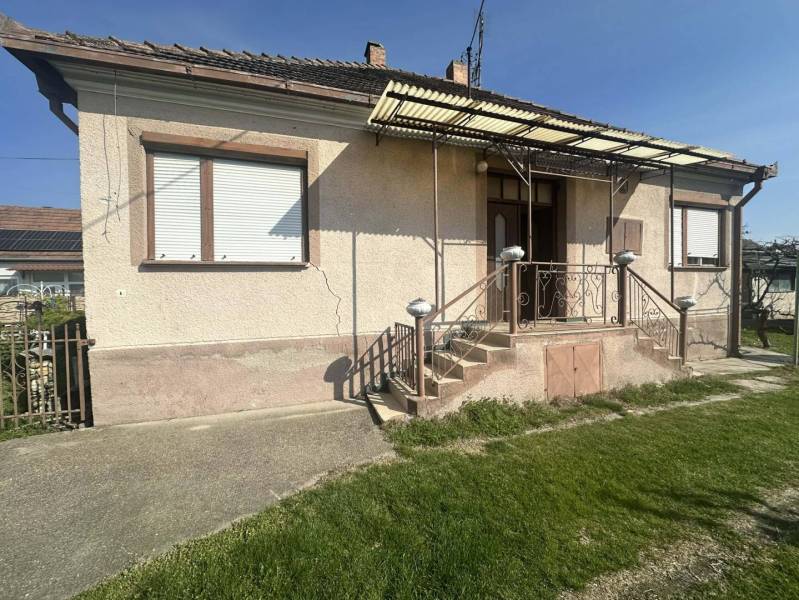 ☎️0918197701 Rodinný dom s veľkým potenciálom v obci Dolný Štál – ideá - Rodinný dom v Dolnom Štále s terasou a záhradou.