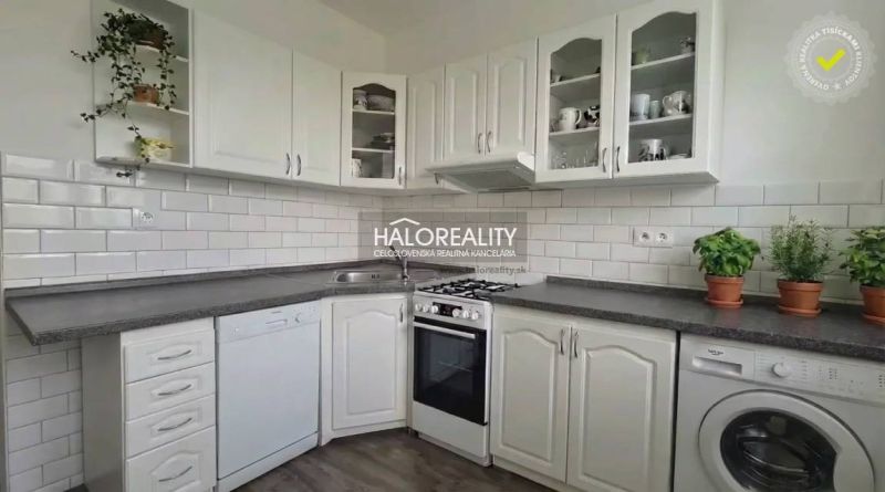 Predaj, trojizbový byt Sečovce, po rekonštrukcií, vo...